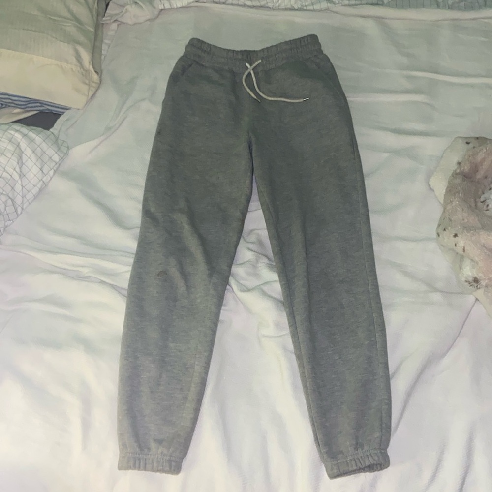XS Forever 21 Light Grey Cuffed Sweatpants